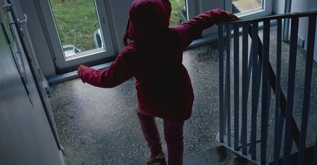 Agresywny chłopiec sieje postrach w szkole. "Wszyscy czekają na jakąś tragedię"