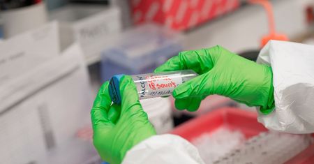 Koronawirus może uszkadzać wątrobę. Częściej zdarza się to u mężczyzn