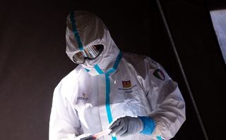 Zespół stresu pourazowego u lekarzy, którzy leczą pacjentów z COVID-19. Skala problemu będzie narastać