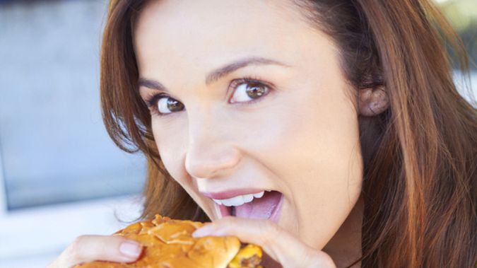 Cheat day, czyli oszukany dzień na diecie. Czy taki sposób odchudzania jest skuteczny?