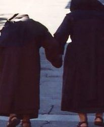 Ksiądz chce wyrzucić zakonnice