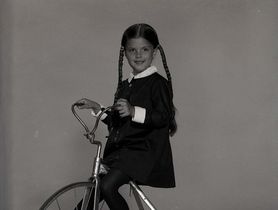 Grała Wednesday Addams w popularnym serialu. Aktorka zmarła po ciężkim udarze