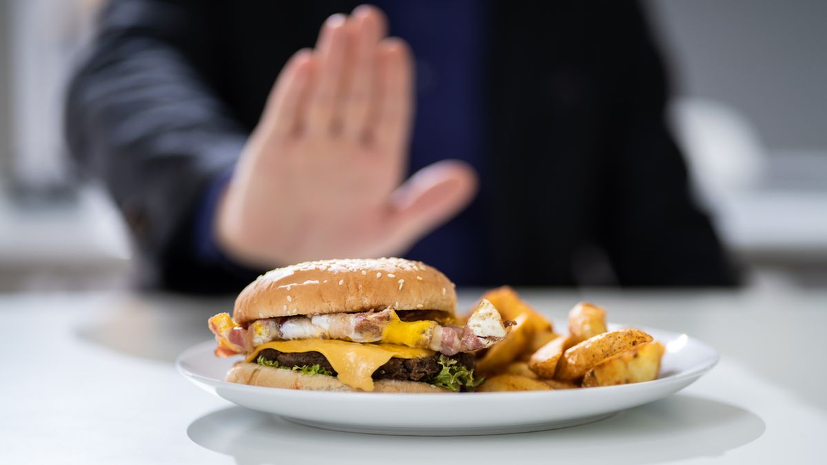 Przy problemach ze zgagą należy unikać m.in. napojów gazowanych, alkoloholowych oraz tych zawierających teinę i kofeinę