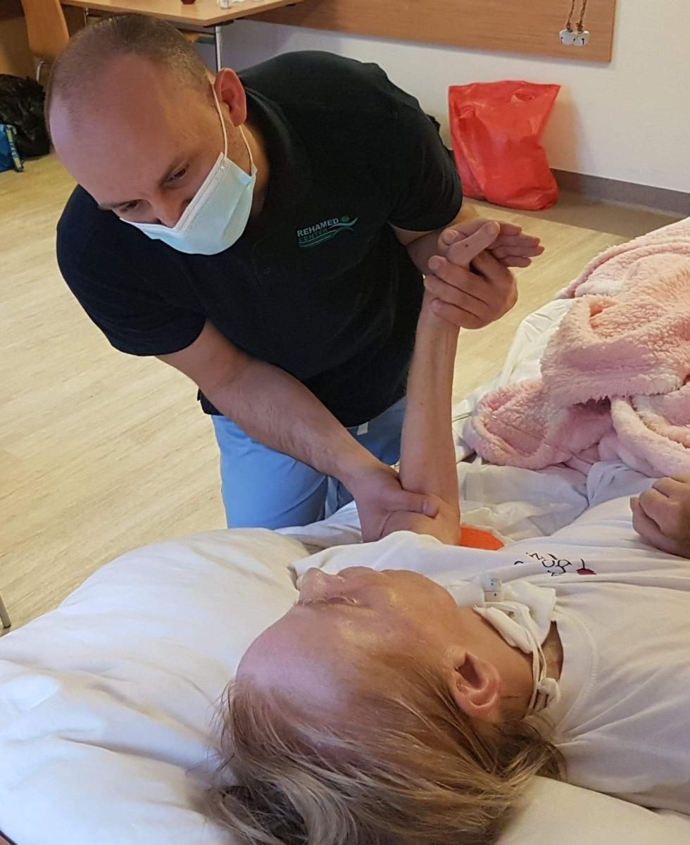 Helena rozpoczęła rehabilitację