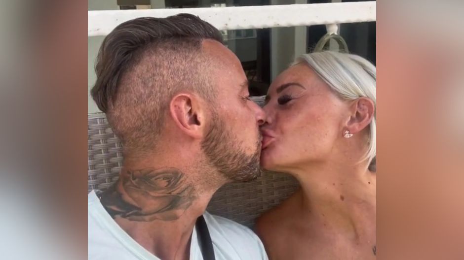 Para zrobiła sobie licówki w Turcji. Uwielbiają nowy uśmiech, ale nie są w stanie jeść