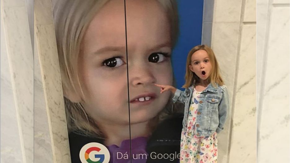 Dziewczynka z mema ''side-eye''