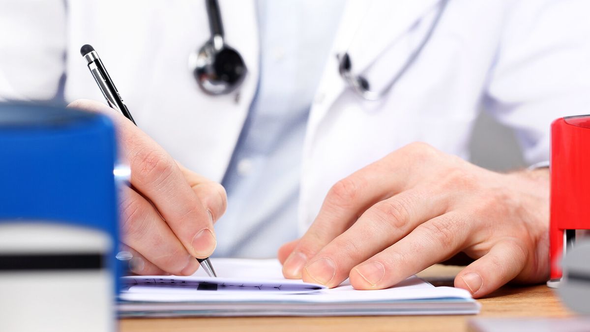 Ginekolog oskarżony o wystawianie recept na pacjentki. Leki trafiały do innych osób