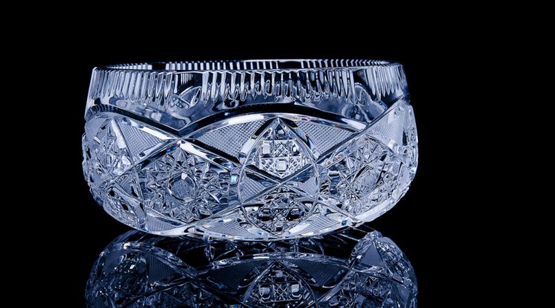 Kryształowe naczynia ozdobne także mogą być czyszczone za pomocą tabletek do protez