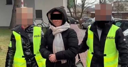 Matka miała specjalnie oszpecać córkę. Słowa sąsiada łamią serce