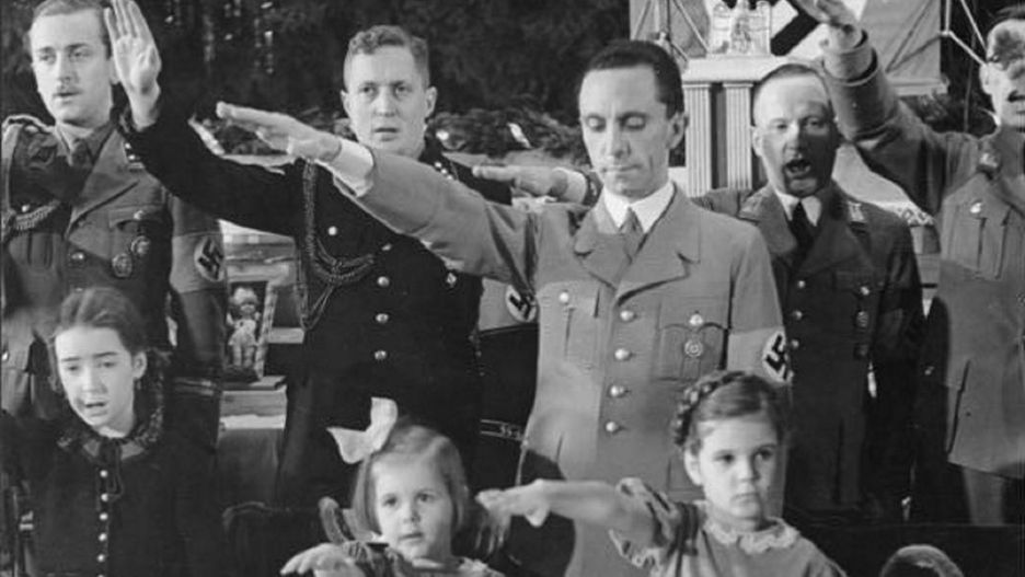 Goebbels z dziećmi podczas Wigilii