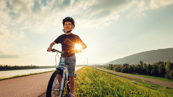 Rower to jeden z najbardziej popularnych prezentów komunijnych zarówno dla chłopców, jak i dla dziewczynek