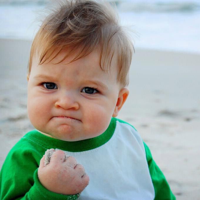 Chłopiec znany z mema. Co u niego słychać?