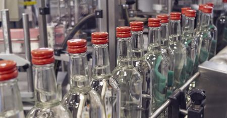 Najgorsze alkohole. Powoli wyniszczają wątrobę, żołądek i jelita
