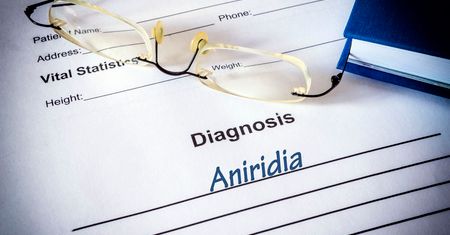 Aniridia – przyczyny, objawy i leczenie