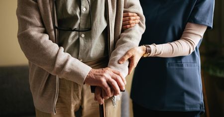Ile kosztuje pobyt w domu pomocy społecznej? Opłaty za DPS mogą się znacząco różnić