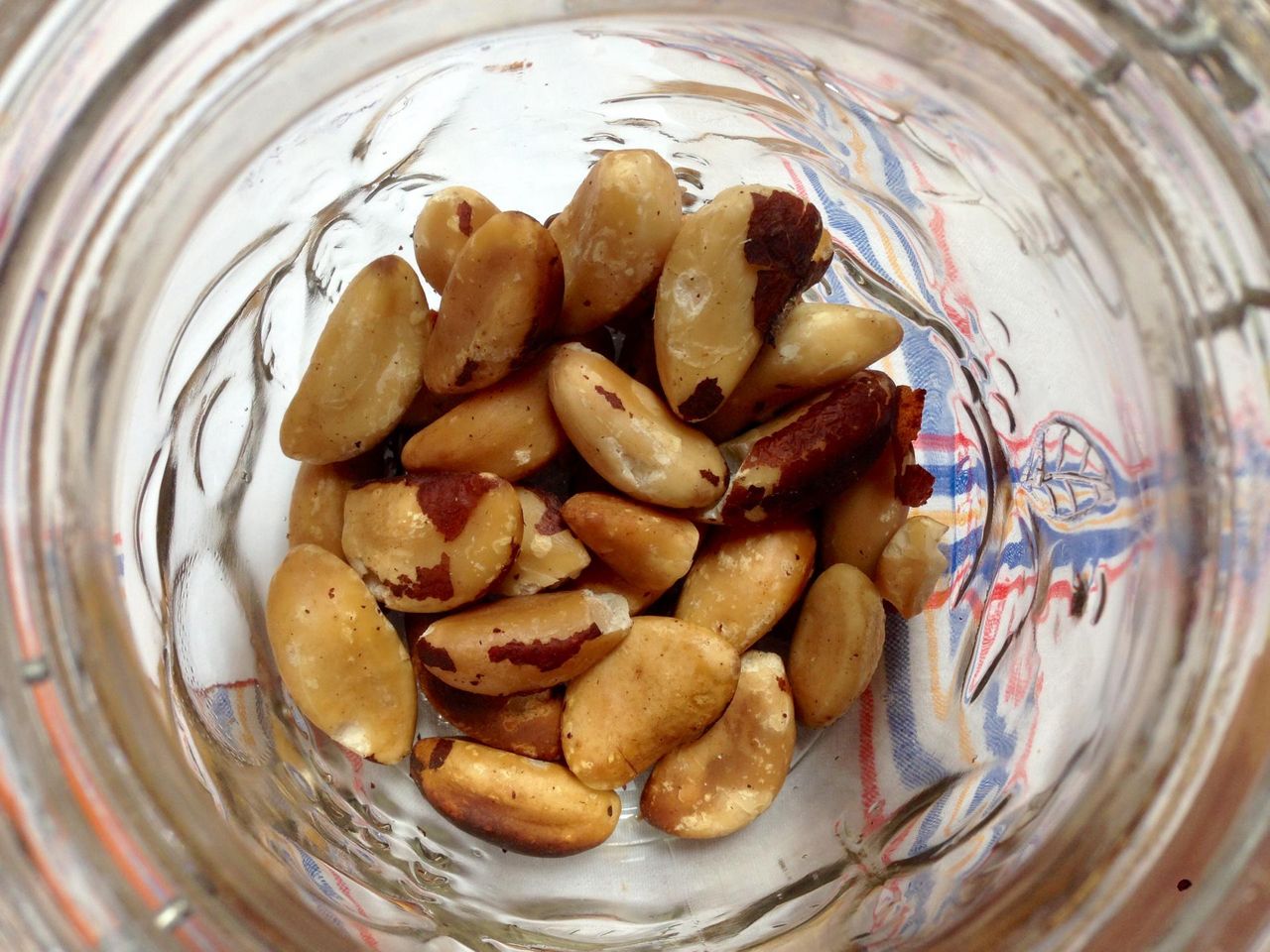 GIS ostrzega przed spożywaniem orzeszków ziemnych. Wykryto obecność toksycznych związków