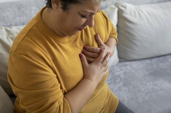 Trzepotanie i przeskakiwanie. Czy kołatanie serca u każdego jest groźne?