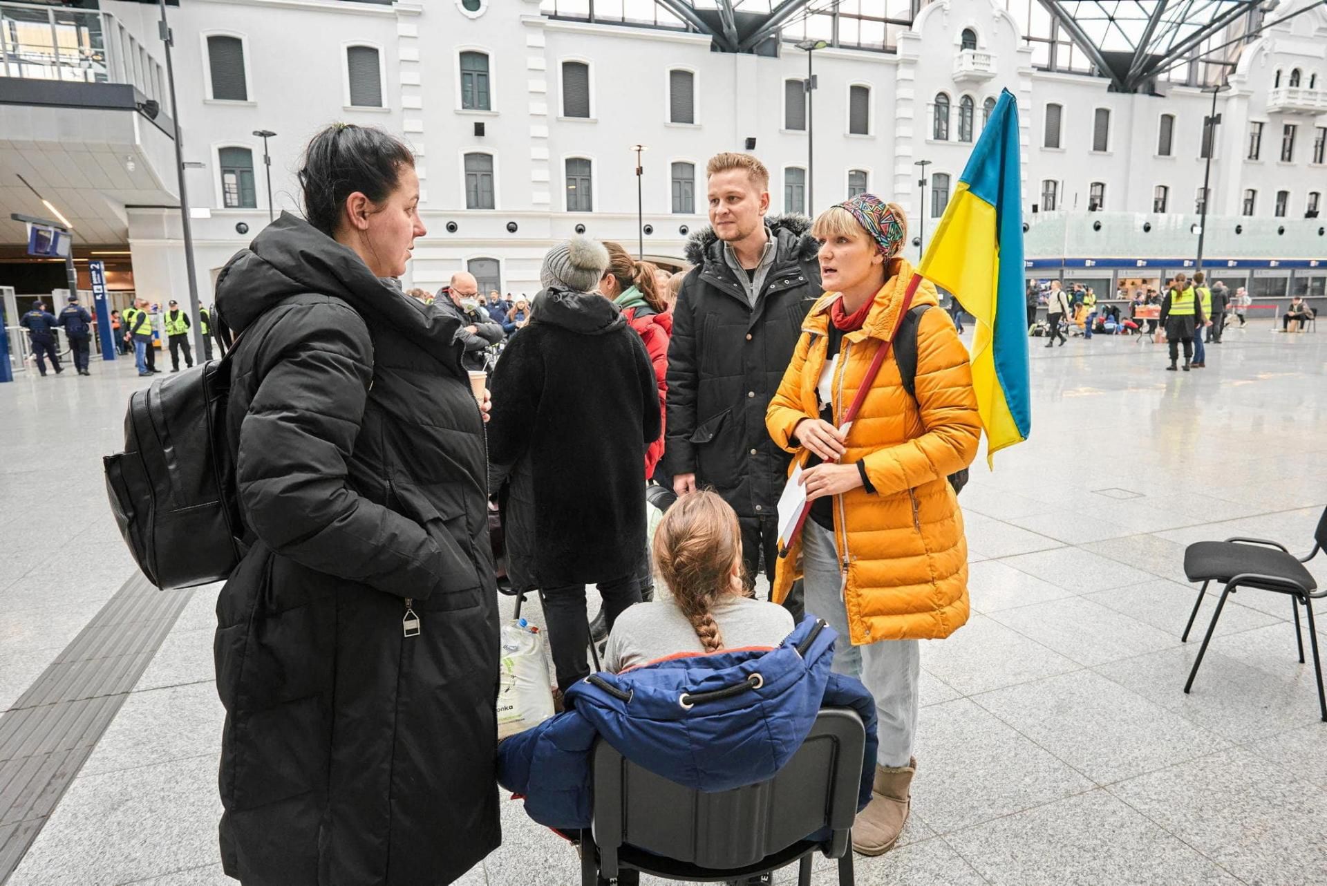 Anastazja i uchodźcy wojenni na Dworcu Łódź Fabryczna w Łodzi wiosną 2022 roku 