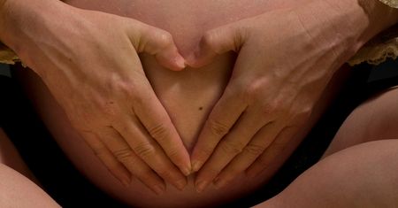 Ból podbrzusza w ciąży - etapy ciąży, oznaki poronienia, postępowanie