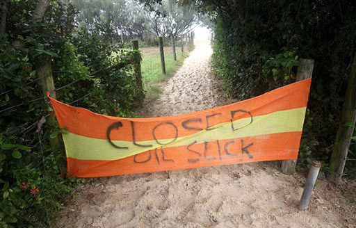 Zanieczyszczone ropą plaże uznano za strefę klęski