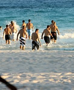 Spacerując po plaży natknęli się na... ludzką stopę!