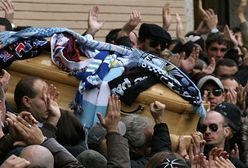 Tysiące ludzi na pogrzebie rzymskiego kibica