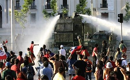 Po śmierci Pinocheta starcia demonstrantów z policją