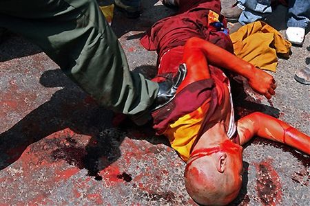 Tybetańscy mnisi zakłócili wizytę zagranicznych dziennikarzy