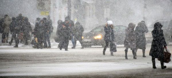 Po śnieżycach życie w Kijowie wraca do normy
