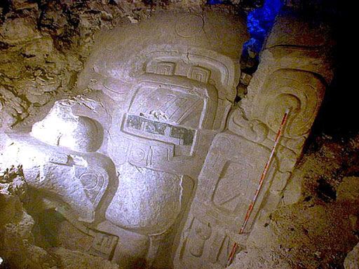 Odkryto najstarszą płaskorzeźbę Majów
