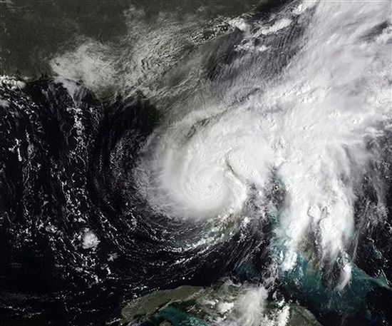 Tropikalny sztorm Fay nabiera siły nad Florydą