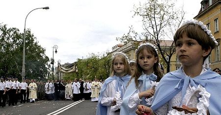 Miliard zł na pierwsze komunie