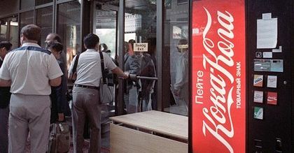 Coca-Cola ogranicza kampanię reklamową w Rosji z powodu sankcji