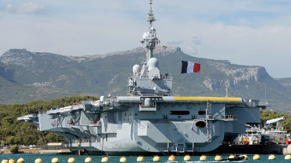 Francuski lotniskowiec "Charles De Gaulle"