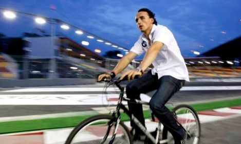 "Kubica szybszy byłby na rowerze"