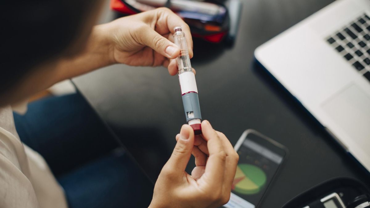 Lek dla chorych na otyłość można kupić bez recepty przez internet. Lekarz ostrzega