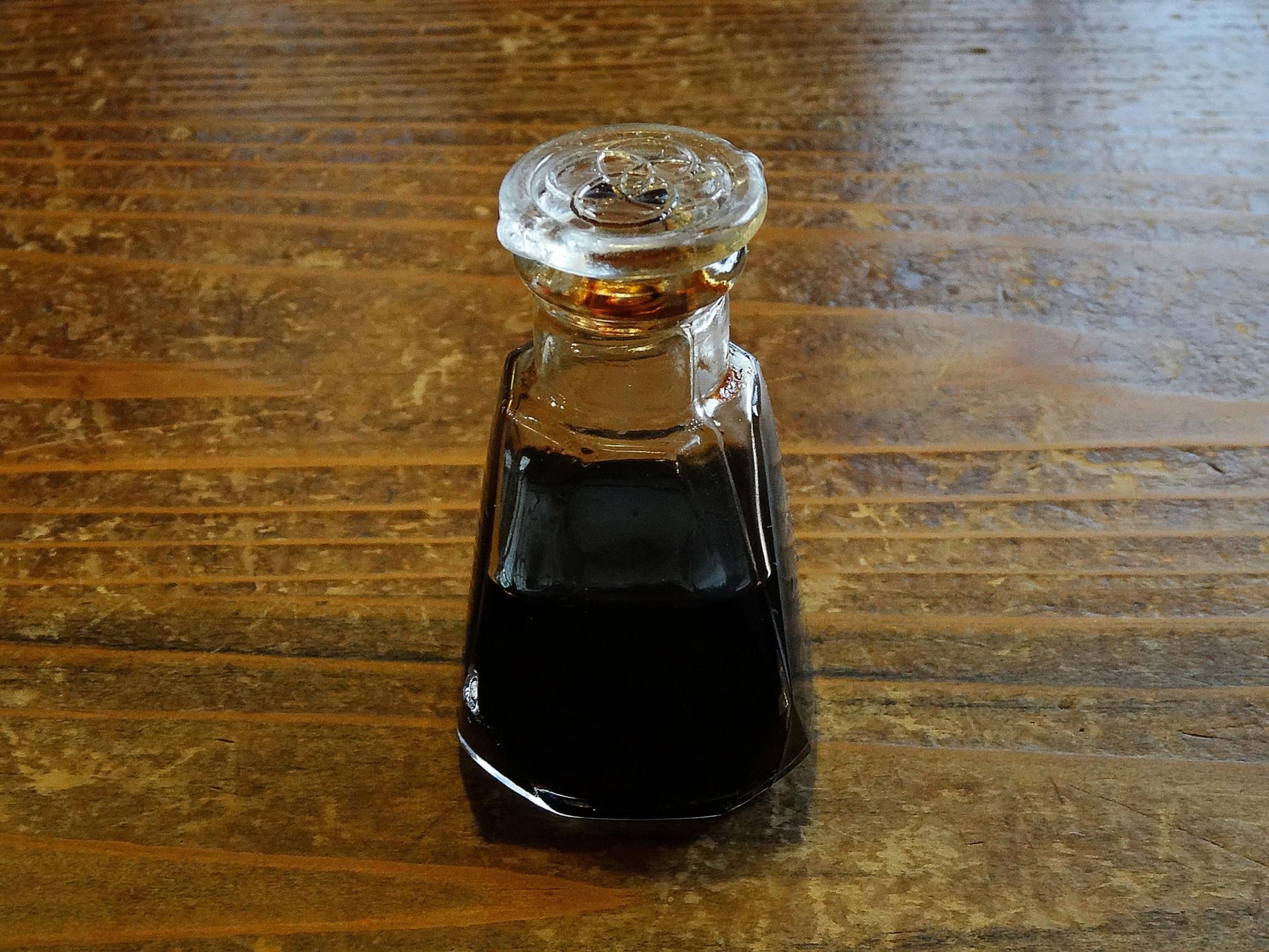 Worki pod oczami mogą być efektem nadużywania alkoholu