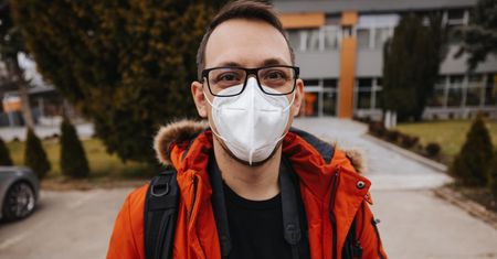 "Pierwszy sygnał". Lekarka mówi, jak teraz zaczyna się COVID