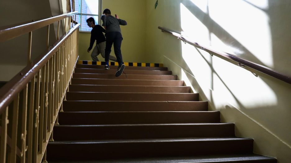 Pierwszoklasisty boją się uczniowie i nauczyciele. "Dostał ataku furii"