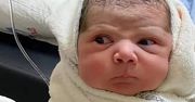 "Rozczarowany noworodek". Zdjęcie z porodu podbiło internet