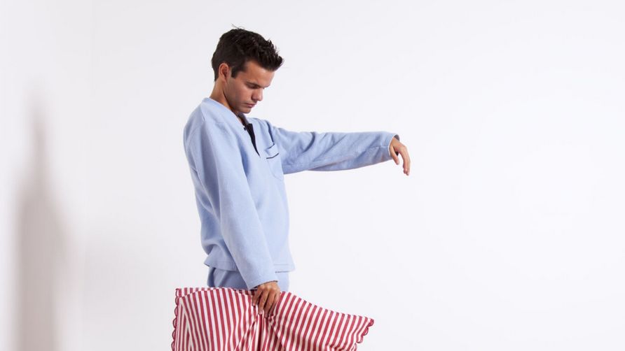 Somnambulizm, inaczej sennowłóctwo lub lunatykowanie to nieorganiczne zaburzenie snu o typie parasomnii. 