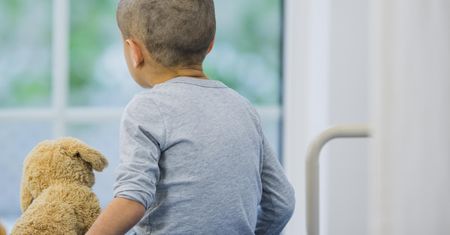 Polski lek na raka będzie testowany. Może ratować życie dzieci z guzami mózgu