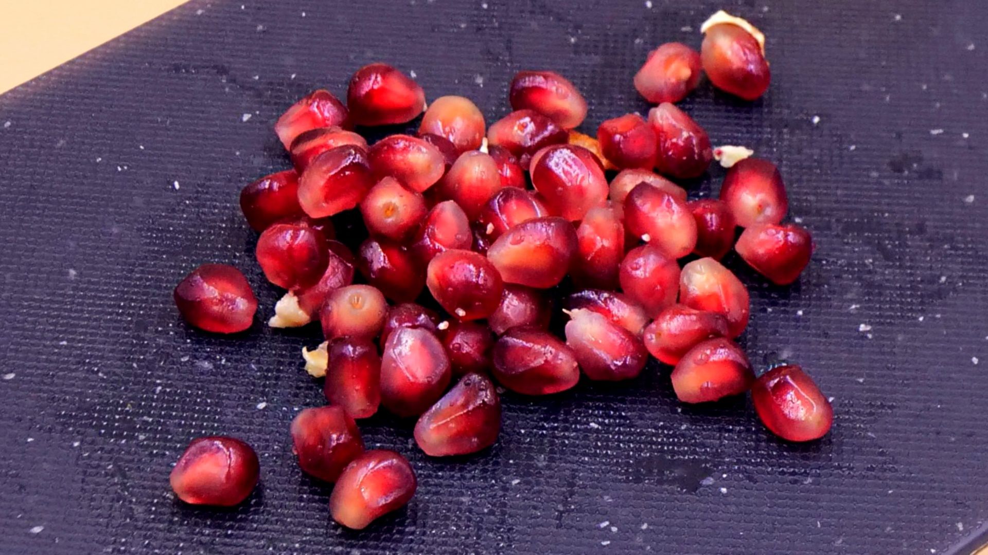 Granat to nie tylko smaczny owoc, ale także naturalne wsparcie dla hormonów, nastroju i odporności na stres.