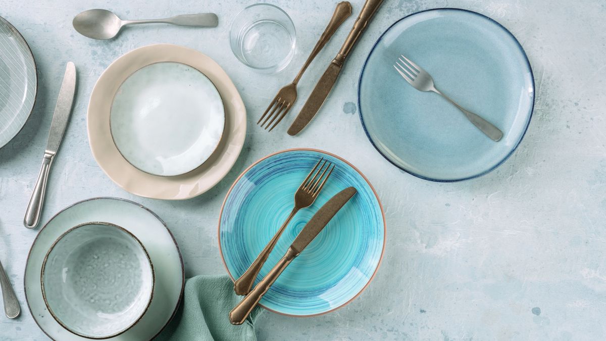 Ułożenie sztućców po jedzeniu i przed posiłkiem to jedno z najważniejszych zasad savoir vivre.