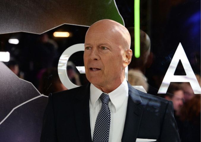 Bruce Willis choruje na afazję