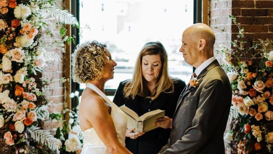 Przez Alzheimera zapomniał, że jest żonaty. Oświadczył się drugi raz