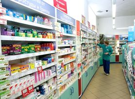 Koncerny farmaceutyczne ograniczają działalność w Rosji. "W aptekach obserwuje się paniczny zakup leków" 