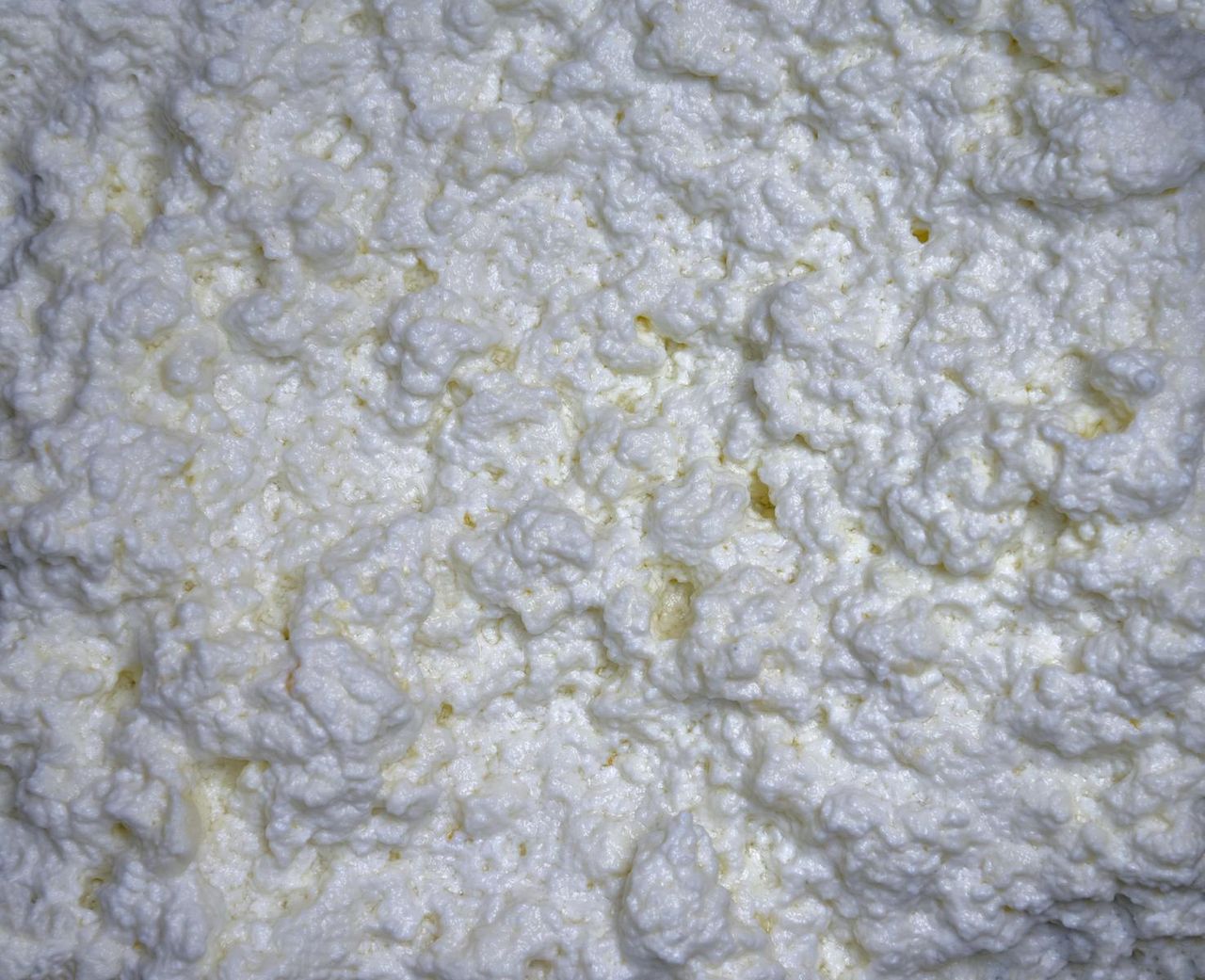 Kluczowe dla organizmu, ale w nadmiarze szkodzi. Ile białka należy spożywać?