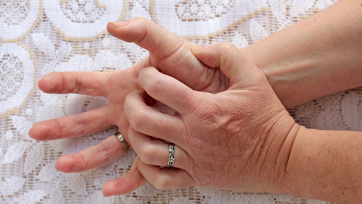 Drżenie rąk może być objawem, że cukier spadł do niskiego poziomu