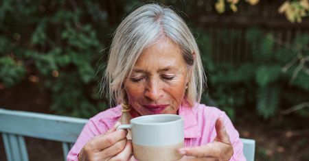 Mylący i wczesny objaw alzheimera. Dotyka 80-90 proc. pacjentów